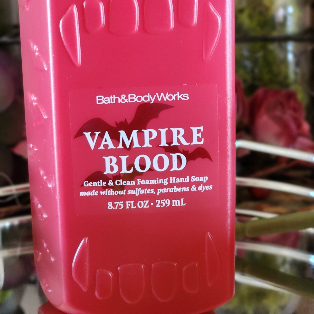 Bath & Body Works 2 Foaming Hand Soaps Vampire Blood & Ghoul Friend - Picture 3 of 8